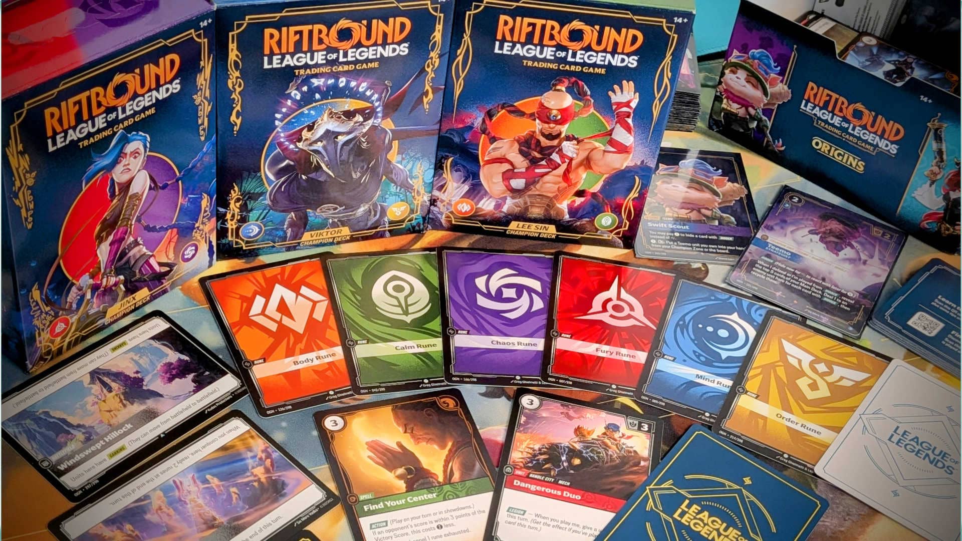 Riftbound : liste des extensions dans l'ordre, d'Origins à Radiance, puis Legacy (oct. 2026)